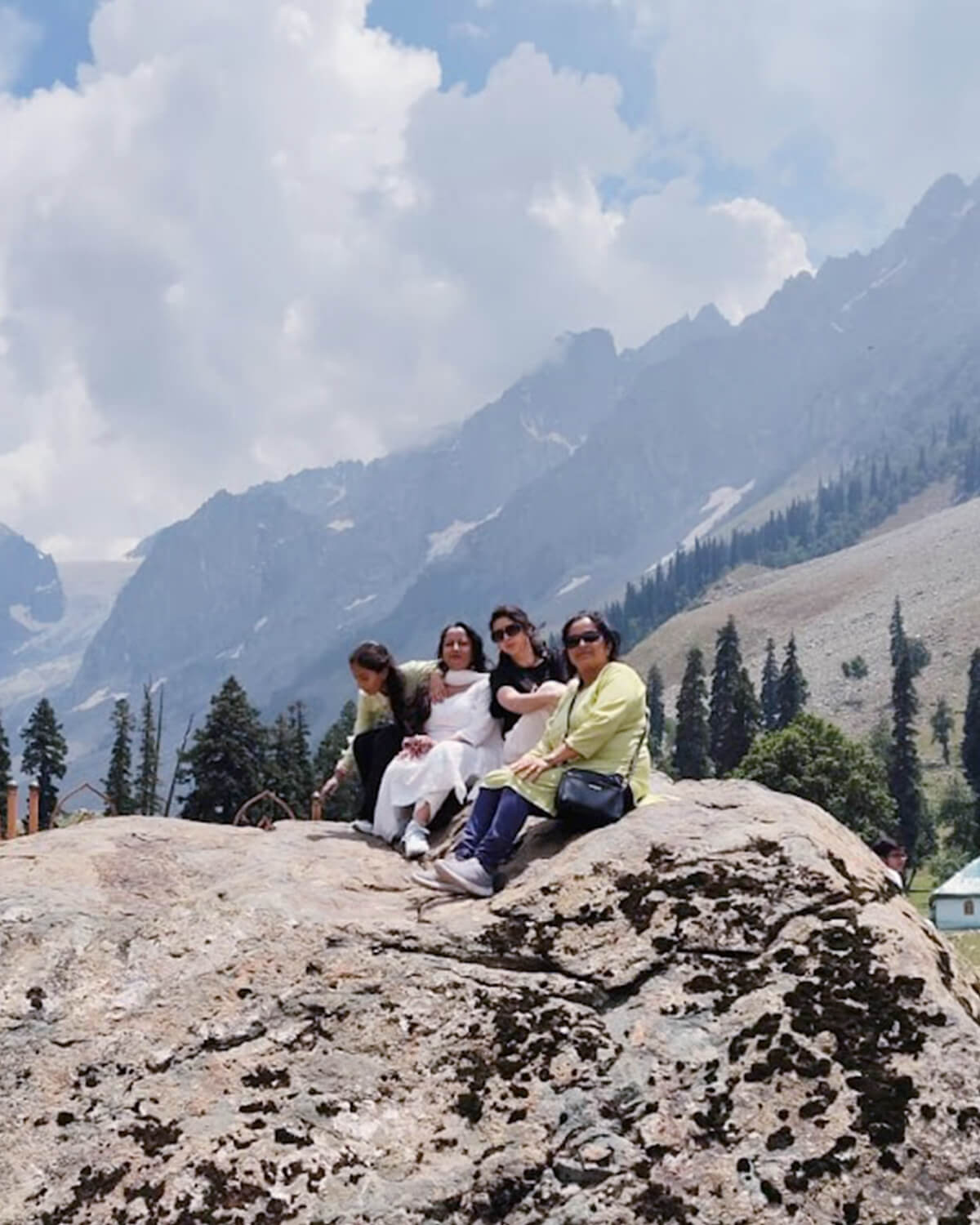 travirots  Kashmir Family Tour package